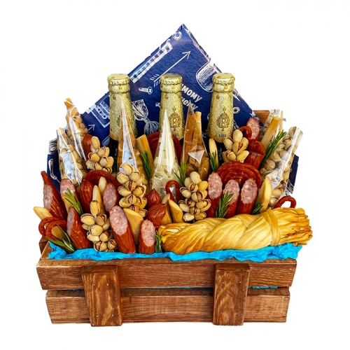 Мужской подарочный ящик с сырами и колбасами